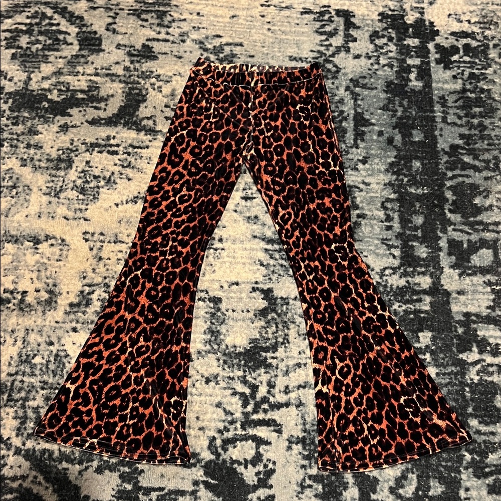 Wild Leopard Flared Leggings